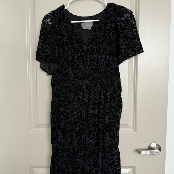 long black dress with sleeves and split ruffle sleeve maxi Lime-Green All black outfit with Color:Deep Green